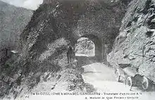 Ancienne carte postale de la traversée du tunnel qui liait Saint-Guillaume à Miribel-Lanchâtre au début du XXe&nbsp;siècle.