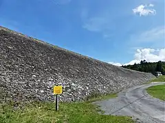 En contrebas du barrage de Treignac.