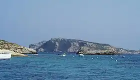 Capraia et le rocher de La Vecchia