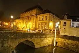 façade et pont des Viviers sur le Mau,