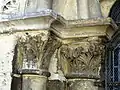 Chapiteaux au nord du narthex (fenêtre gauche).