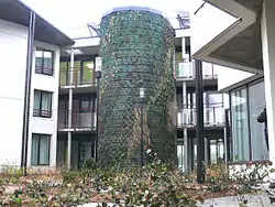 Mur végétalisé de l'EHPAD de Trith-Saint-Léger, en cours de réalisation (Maitre d'œuvre : Jean-Luc Collet).