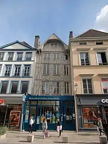 Le no 111 : Hôtel du Lion noir.