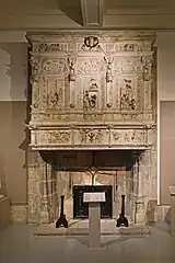 Cheminée du premier étage.