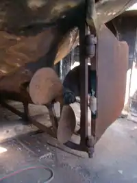 Safran fixé par un jeu d'aiguillots et de fémelots