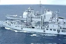 Le ROKS Cheonji et l’USS&nbsp;Chancellorsville le 6 février 2002