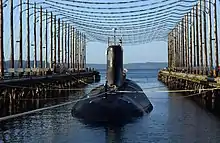 L'USS&nbsp;Jimmy Carter&nbsp;(SSN-23) amarré dans le Magnetic Silencing Facility afin de réduire sa signature électromagnétique.