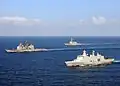 L’Absalon, naviguant avec les navires Américains USS&nbsp;Vella Gulf et USS&nbsp;Mahan dans le golfe d'Aden le 20 février 2009.