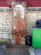 Ancienne fontaine publique, Grade-Rue.