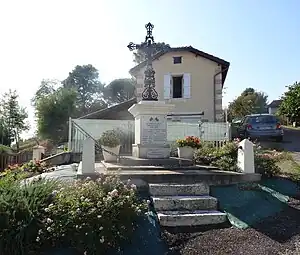 Le monument aux morts.