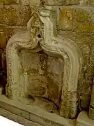 Abside, piscine flamboyante au sud.