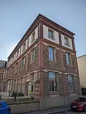 Bâtiment restauré de l'ancienne usine Clause.