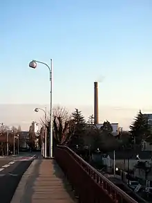 photo de l'actuelle cheminée de l'usine