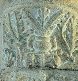 Élément roman du Xe&nbsp;siècle réutilisé dans l'église actuelle.