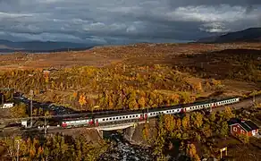 Un train de voyageuses sur la Malmbanan près de Katterjåkk. Septembre 2022.