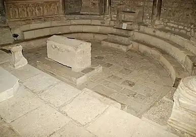 L'abside de la cathédrale de Vaison, rappelle celle, mieux conservée (décor de marbre), de San-Vital de Ravenne.