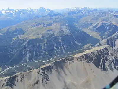 Vue aérienne de la vallée de la Clarée depuis 3&nbsp;500&nbsp;m altitude.