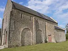 Photographie en couleurs d'une ancienne chapelle.