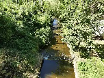 La Valouse marque la limite entre La Coquille et Saint-Priest-les-Fougères au pont de la RD 79.