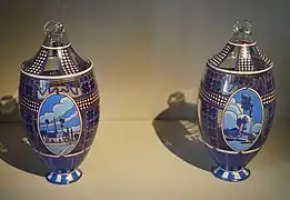 Deux vases à couvercle de M. Marinot.