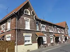 Un coron de six habitations.