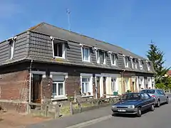 Un coron de six habitations.