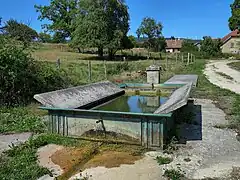 La fontaine-lavoir.