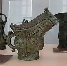 Verseuse guang (ou gong) pour l'alcool. Chine du nord. XIIe&nbsp;siècle&nbsp;av. J.-C. Dynastie Shang. Bronze. Musée Guimet