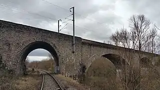 Passage de la ligne de Darsac sous le viaduc d'Abrest