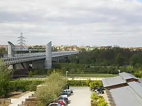 Le pont au niveau du début de la traversée de la Seine