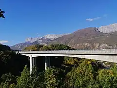 Le viaduc de La Rivoire et le balcon Est du Vercors.
