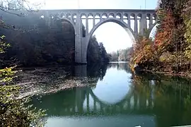 Le viaduc et son reflet.