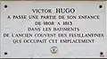 Plaque au no&nbsp;8, en hommage à Victor Hugo.