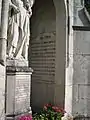 Monument de la Vierge : détail du texte situé à l'intérieur.