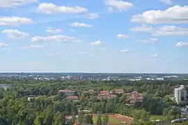 L'hôpital d'Aurora vu de Linnanmäki.