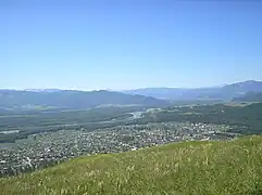 Vue en direction du sud-ouest avec les monts Katoun au fond.