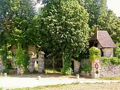 Pavillon et entrée Nord-Ouest, rue Beaudoin (RD 81).