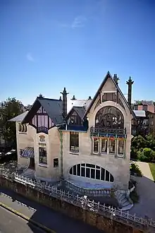 La façade Nord en 2020, le jardin de 1902 est remplacé par un mur séparant la villa de la rue Majorelle.