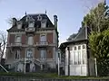 La villa du XIXe&nbsp;siècle et sa fabrique (conception) de jardins situé au lieu-dit la Brèche.
