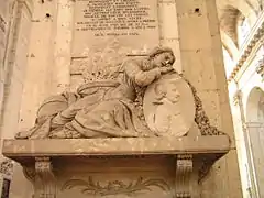 Monument à Debranges.