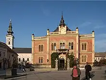 La cathédrale (à gauche) et le palais épiscopal (à droite)