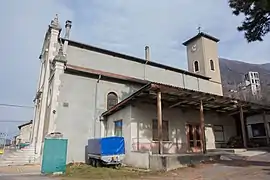 Le clocher et le bas-côté Sud de l'église.