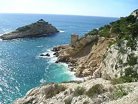 Le tombant de l'Érevine, vu des hauteurs de Niolon.