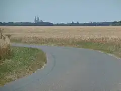 Vue sur la cathédrale de Chartres entre Loinville et Coltainville.
