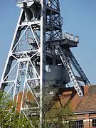 Les chevalements du puits no&nbsp;1, l'ancien et le nouveau.