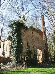 Bâtiment de l’ancienne briqueterie Pasquay au lieu-dit la Papeterie.
