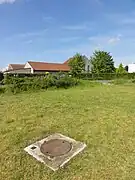 Le puits no&nbsp;2 dans son environnement.