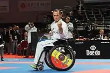 Le karatéka Franck Duboisse, en chaise roulante, exécutant le kata Suparimpei lors du championnat du monde 2014