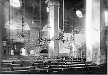 Intérieur de la grande synagogue (uk) Przedmiejska datant de 1619, v. 1900