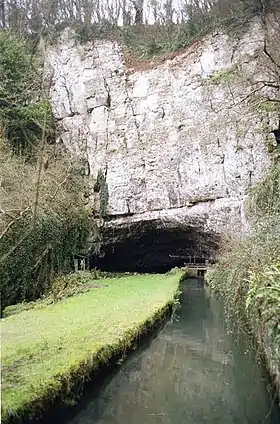 Vue de la source de l'Axe à sa sortie de Wookey Hole.